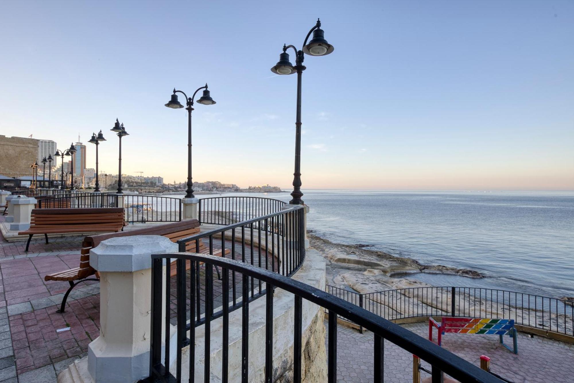 Seafront Sliema Apartment With Balcony & Sea Views By Jl מראה חיצוני תמונה