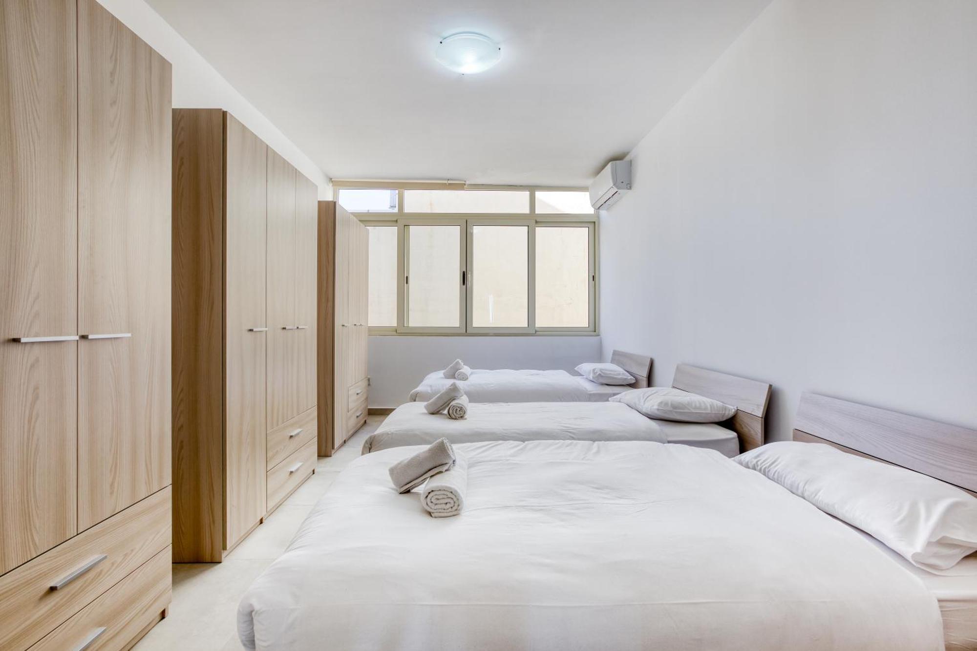 Seafront Sliema Apartment With Balcony & Sea Views By Jl מראה חיצוני תמונה
